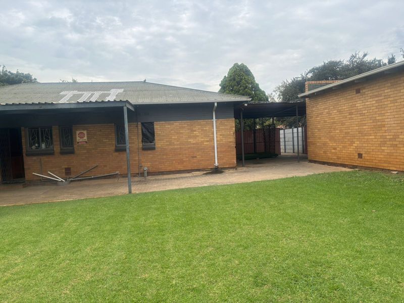 3 spacious Bedroom house for sale-Idea investment for opportunity - Photo 4