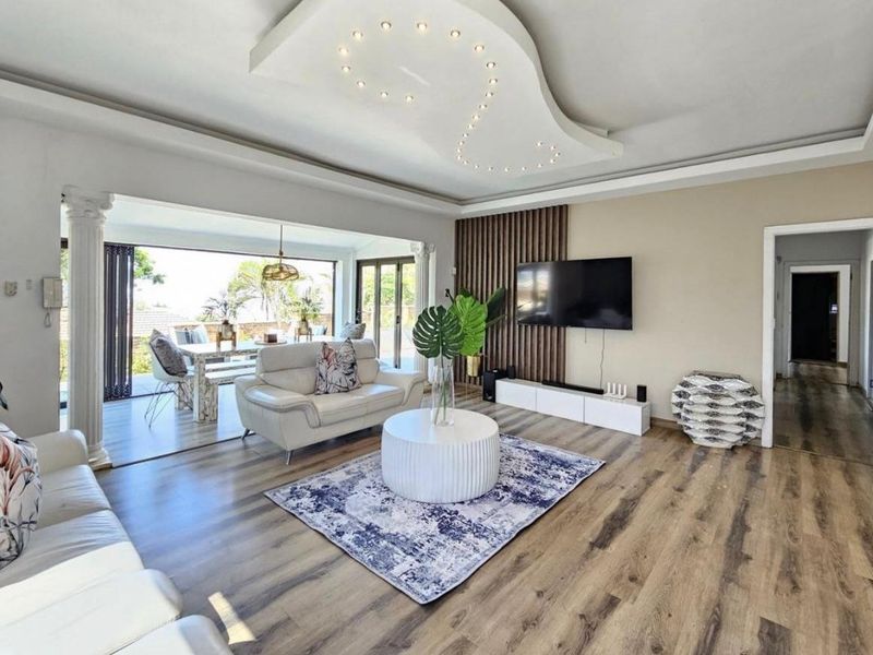 Executive Home And Guest House On Millionaires Mile Bluff - Photo 10