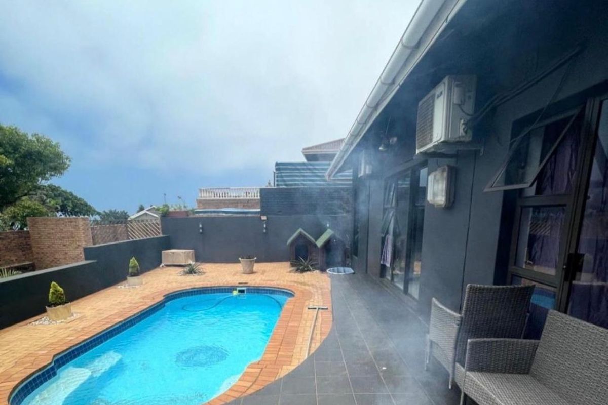 Executive Home And Guest House On Millionaires Mile Bluff - Photo 2