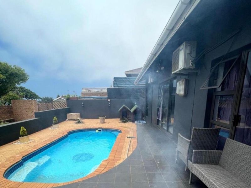 Executive Home And Guest House On Millionaires Mile Bluff - Photo 2