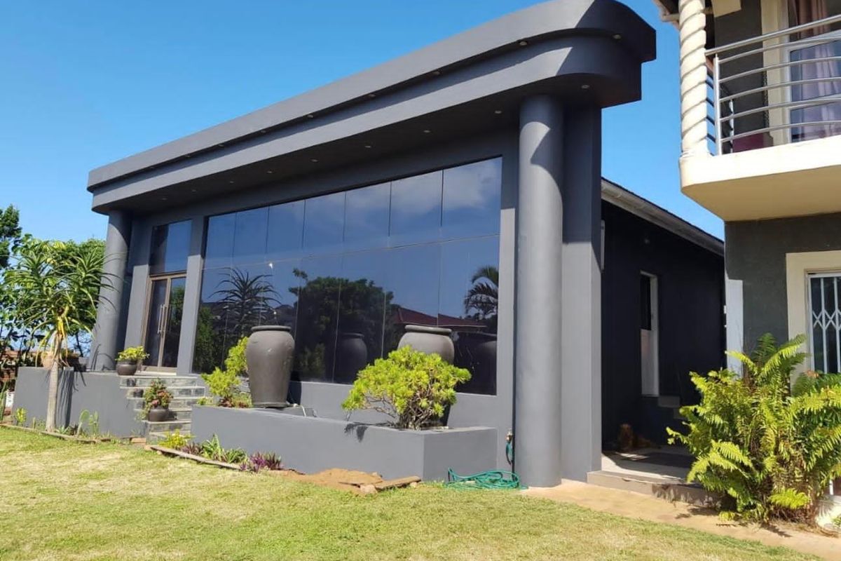 Executive Home And Guest House On Millionaires Mile Bluff - Photo 4