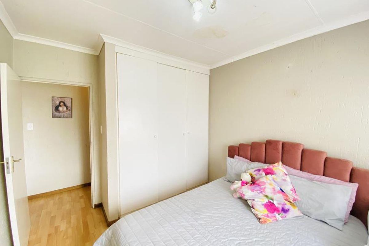 1 Bedroom Ground Floor Unit in Helderwyk Estate, No Transfer Cost Payable - Photo 3