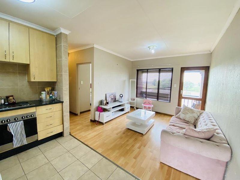 1 Bedroom Ground Floor Unit in Helderwyk Estate, No Transfer Cost Payable - Photo 5