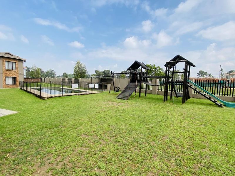 1 Bedroom Ground Floor Unit in Helderwyk Estate, No Transfer Cost Payable - Photo 9