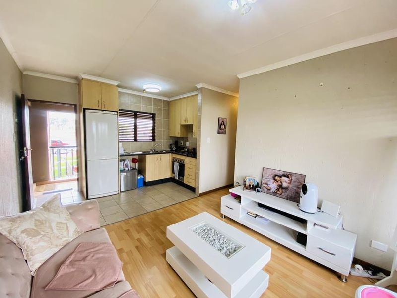 1 Bedroom Ground Floor Unit in Helderwyk Estate, No Transfer Cost Payable - Photo 6