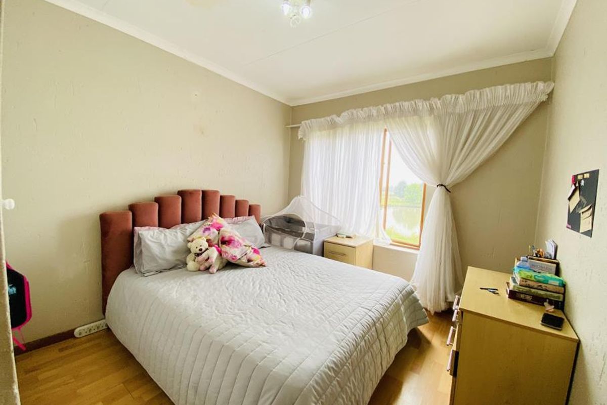 1 Bedroom Ground Floor Unit in Helderwyk Estate, No Transfer Cost Payable - Photo 2