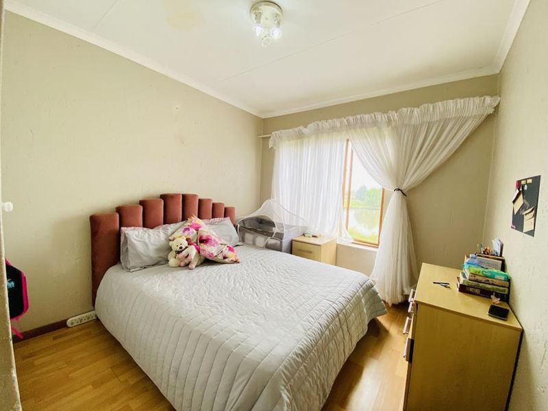 1 Bedroom Ground Floor Unit in Helderwyk Estate, No Transfer Cost Payable - Photo 2