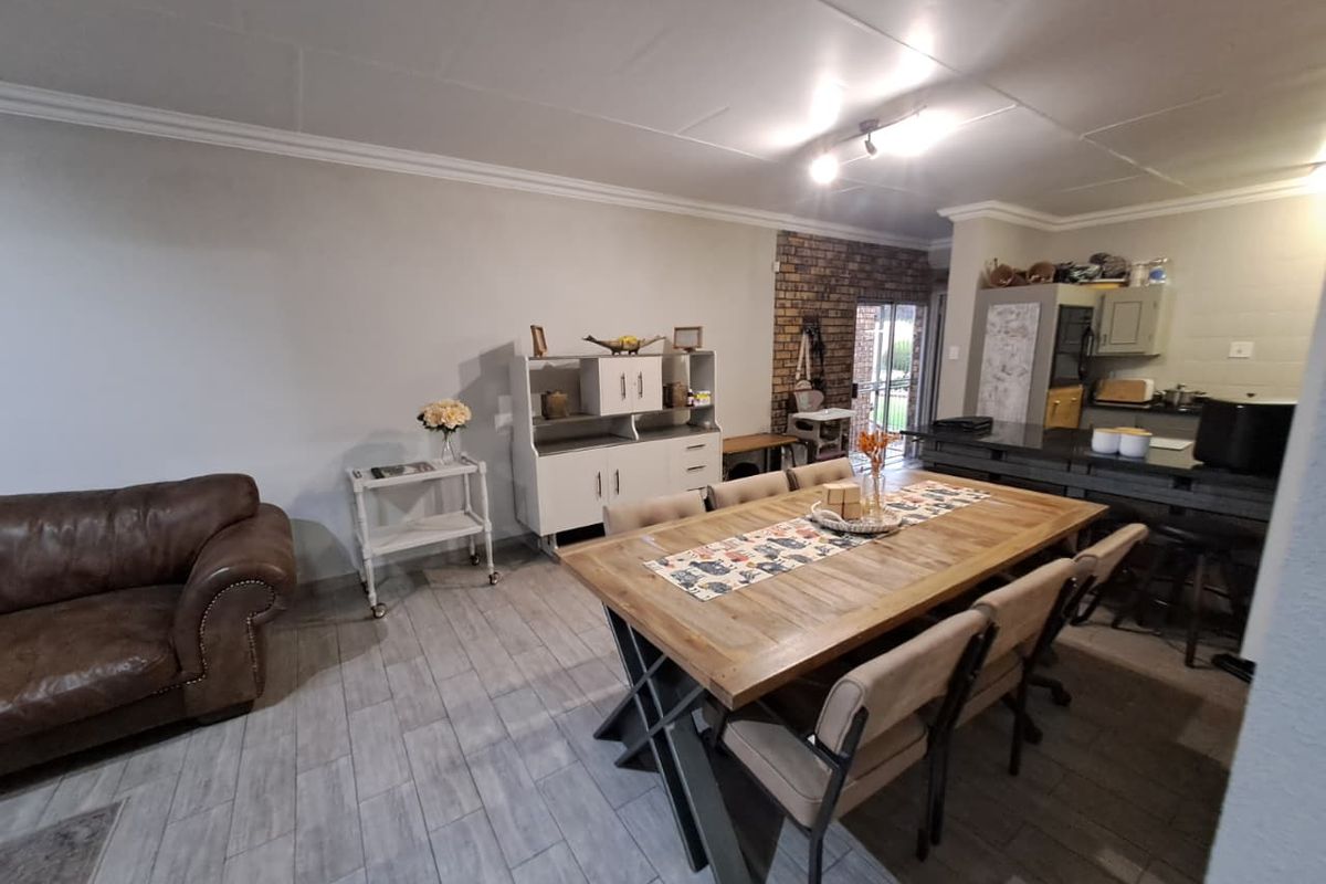 Modern Family Townhouse with Exceptional Comfort - Photo 2