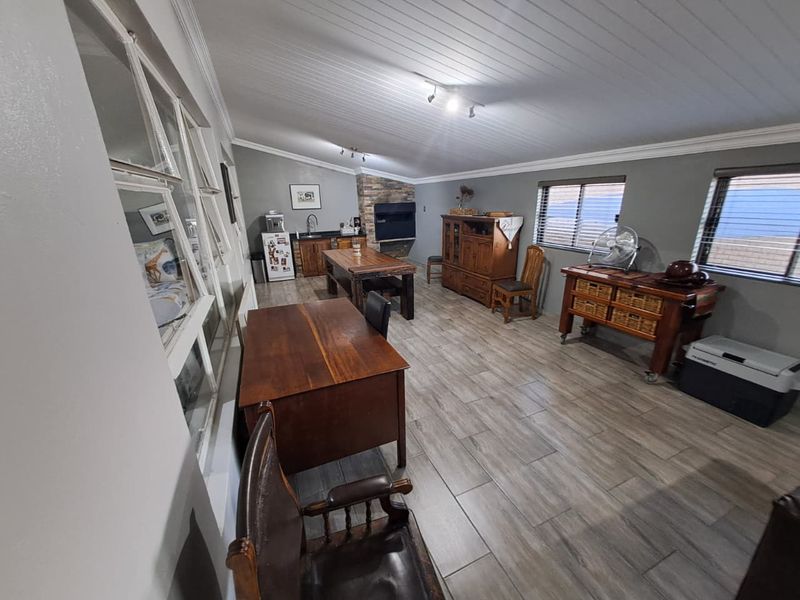 Modern Family Townhouse with Exceptional Comfort - Photo 3