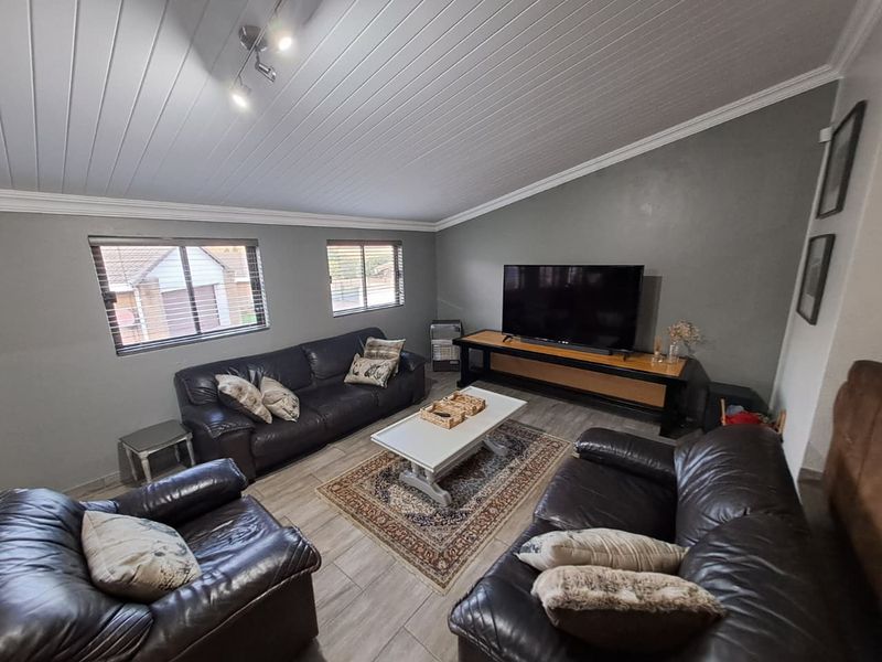 Modern Family Townhouse with Exceptional Comfort - Photo 4