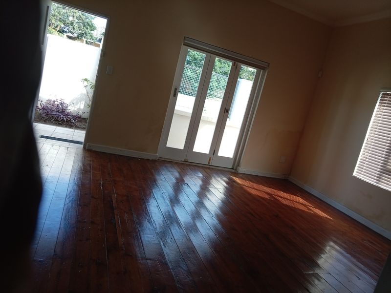 Charming 2-Bedroom Home in Cambridge - Photo 4