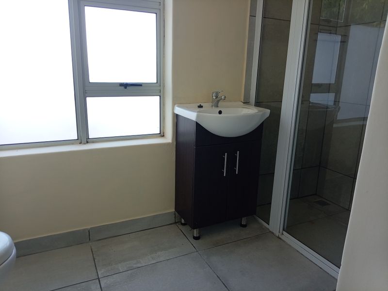 Charming 2-Bedroom Home in Cambridge - Photo 8