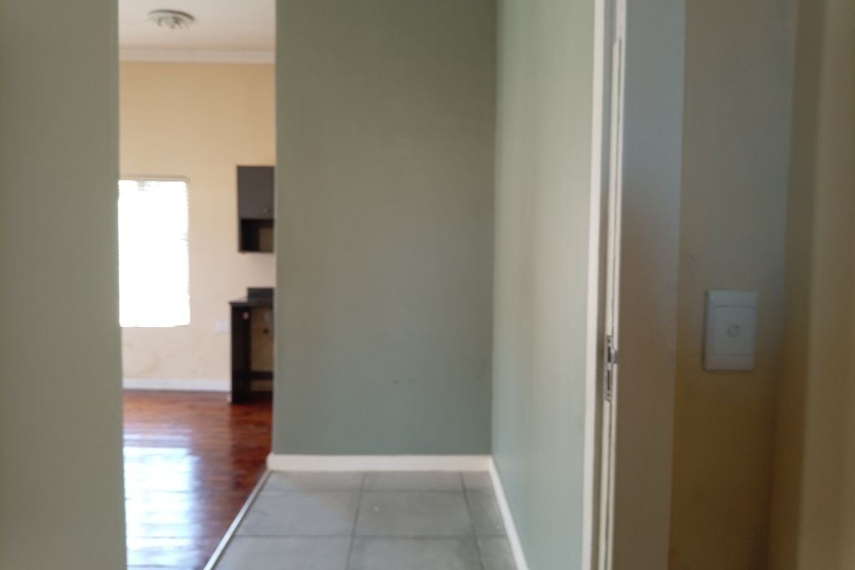 Charming 2-Bedroom Home in Cambridge - Photo 5