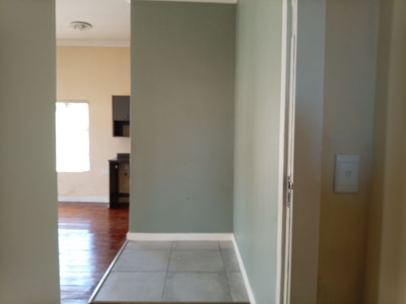 Charming 2-Bedroom Home in Cambridge - Photo 5