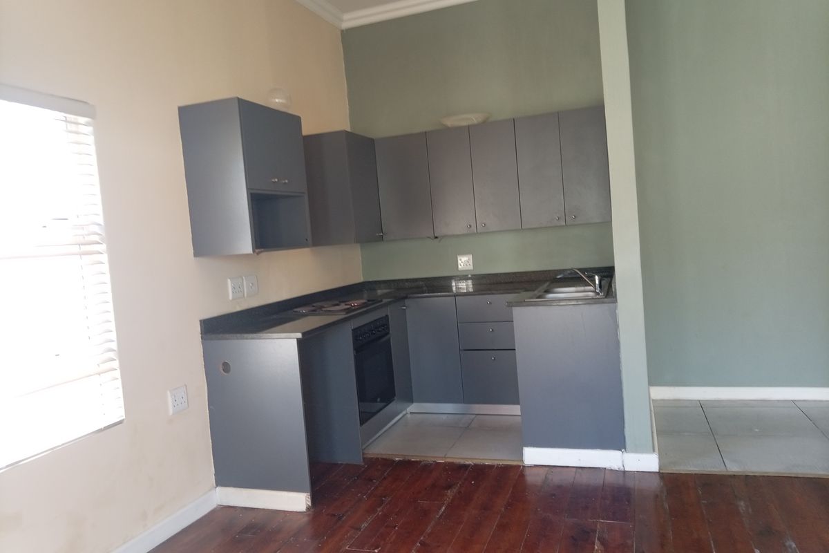 Charming 2-Bedroom Home in Cambridge - Photo 3