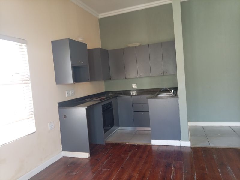 Charming 2-Bedroom Home in Cambridge - Photo 3