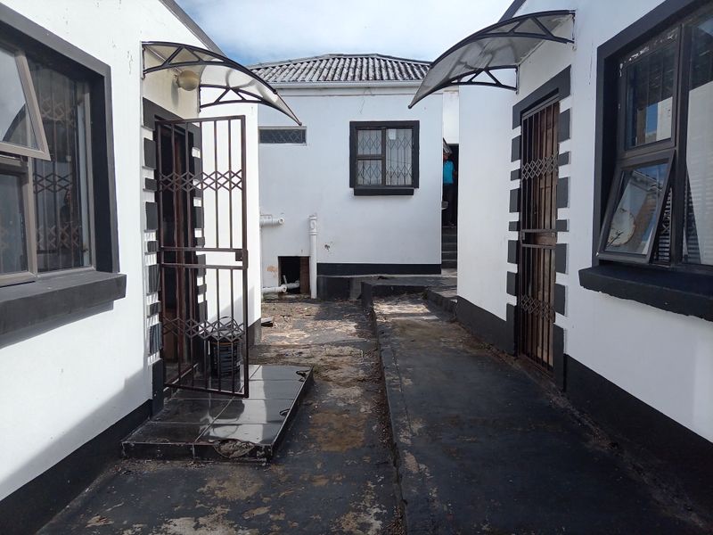 "Modern and Spacious Family Home for Sale at Quigney in East London - Photo 10