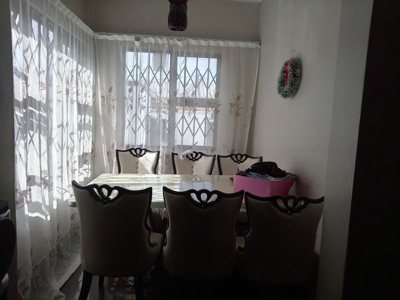 "Modern and Spacious Family Home for Sale at Quigney in East London - Photo 9