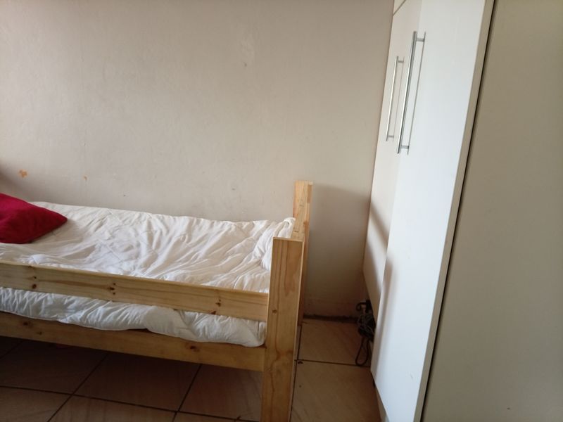 "Modern and Spacious Family Home for Sale at Quigney in East London - Photo 8