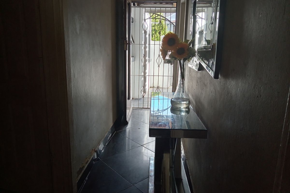 "Modern and Spacious Family Home for Sale at Quigney in East London - Photo 4