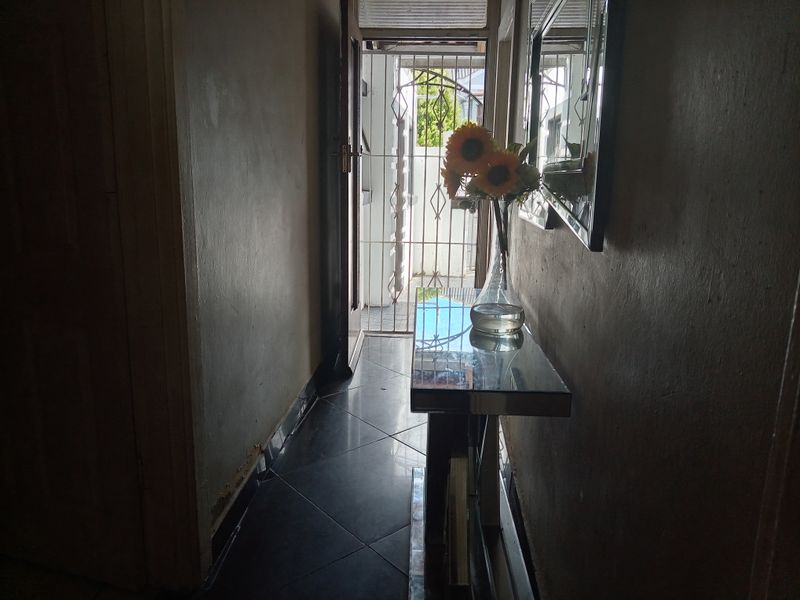 "Modern and Spacious Family Home for Sale at Quigney in East London - Photo 4