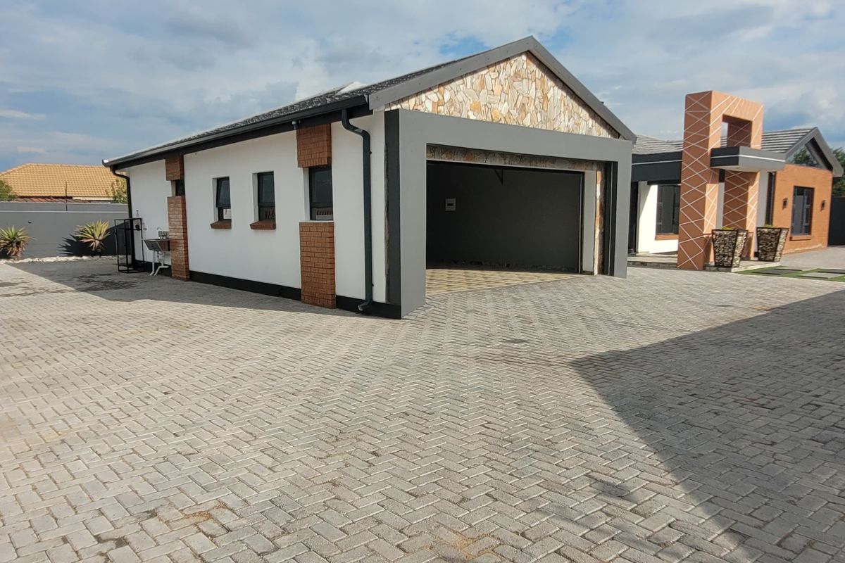 Newly Built Masterpiece! - Photo 3