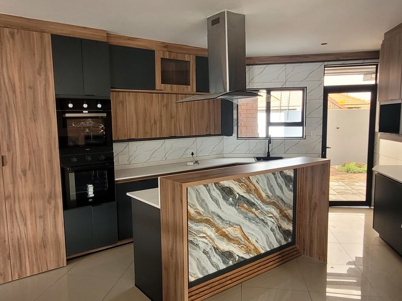 Newly Built Masterpiece! - Photo 10