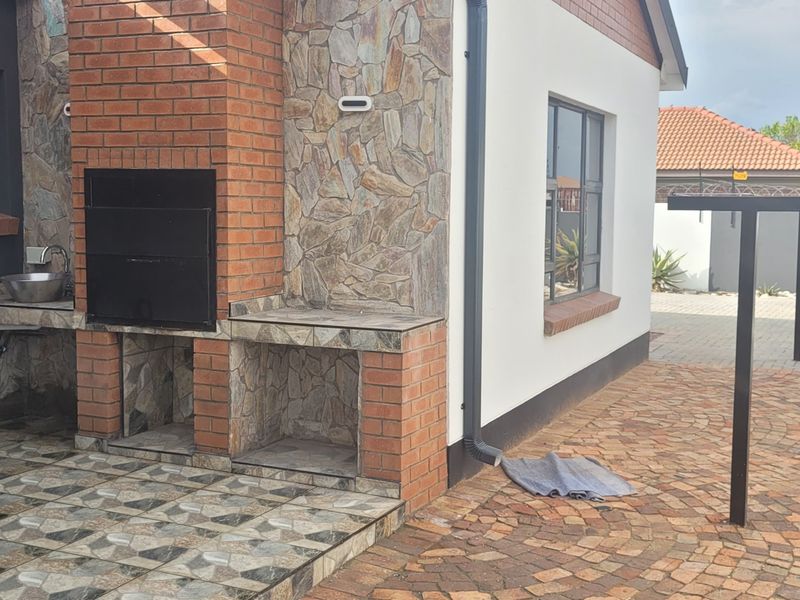 Newly Built Masterpiece! - Photo 4