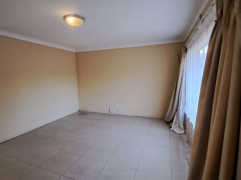 Lovely 3 Bedroom Family Home - Photo 4