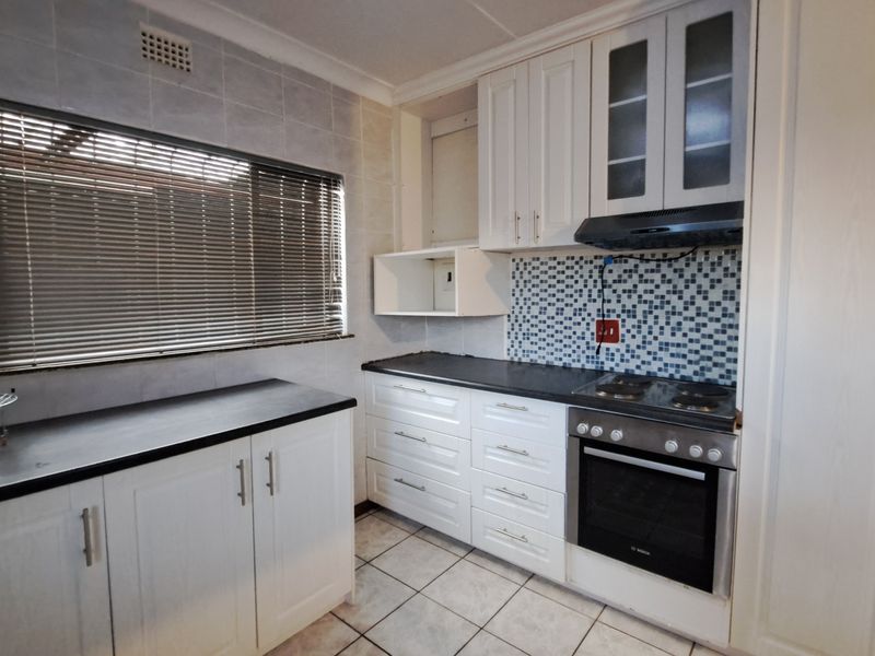 Lovely 3 Bedroom Family Home - Photo 8