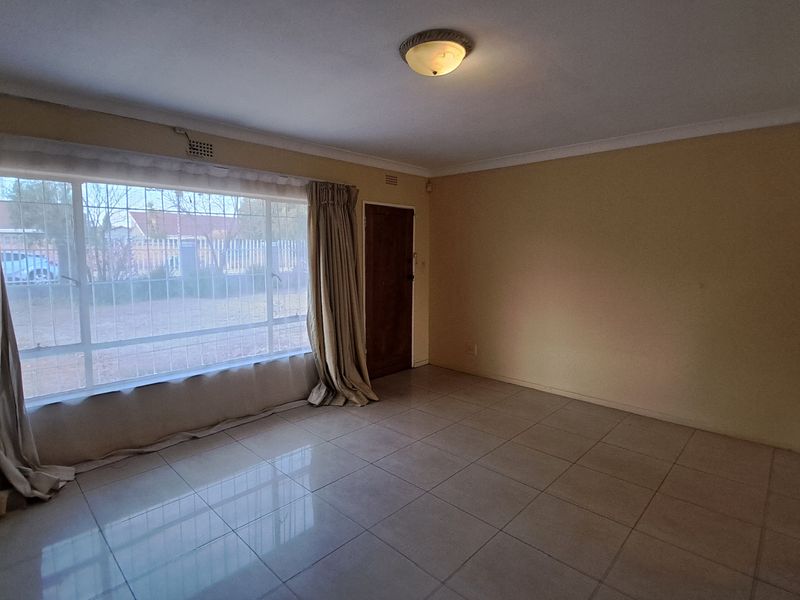 Lovely 3 Bedroom Family Home - Photo 2