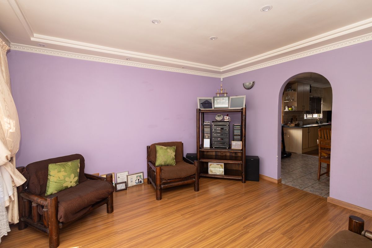 4-Bedroom Family Home for Sale in Riverton – Where Comfort Meets Space - Photo 4