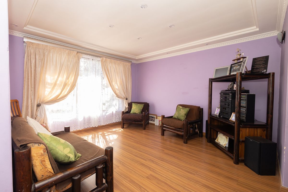 4-Bedroom Family Home for Sale in Riverton – Where Comfort Meets Space - Photo 5