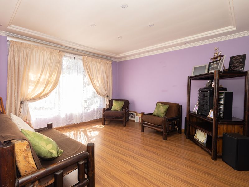 4-Bedroom Family Home for Sale in Riverton – Where Comfort Meets Space - Photo 5