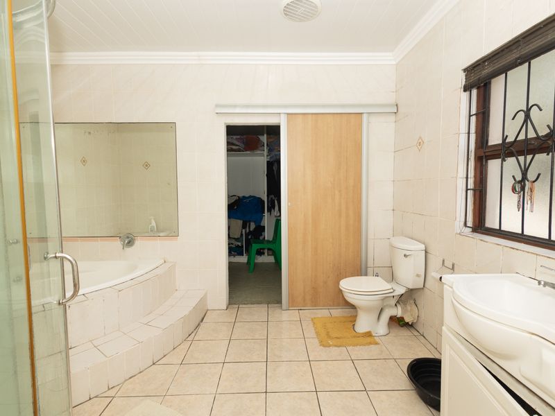 4-Bedroom Family Home for Sale in Riverton – Where Comfort Meets Space - Photo 10