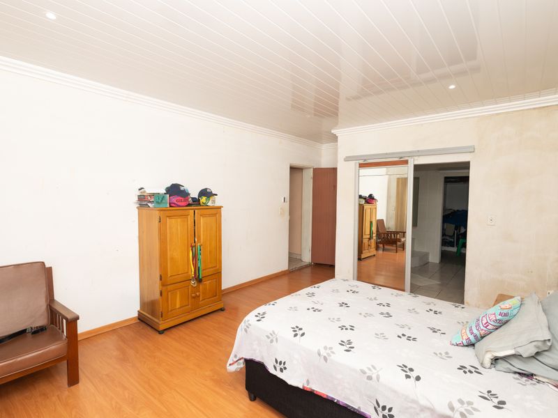 4-Bedroom Family Home for Sale in Riverton – Where Comfort Meets Space - Photo 9