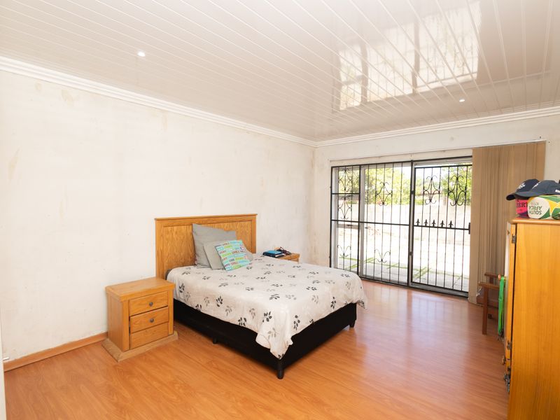 4-Bedroom Family Home for Sale in Riverton – Where Comfort Meets Space - Photo 8