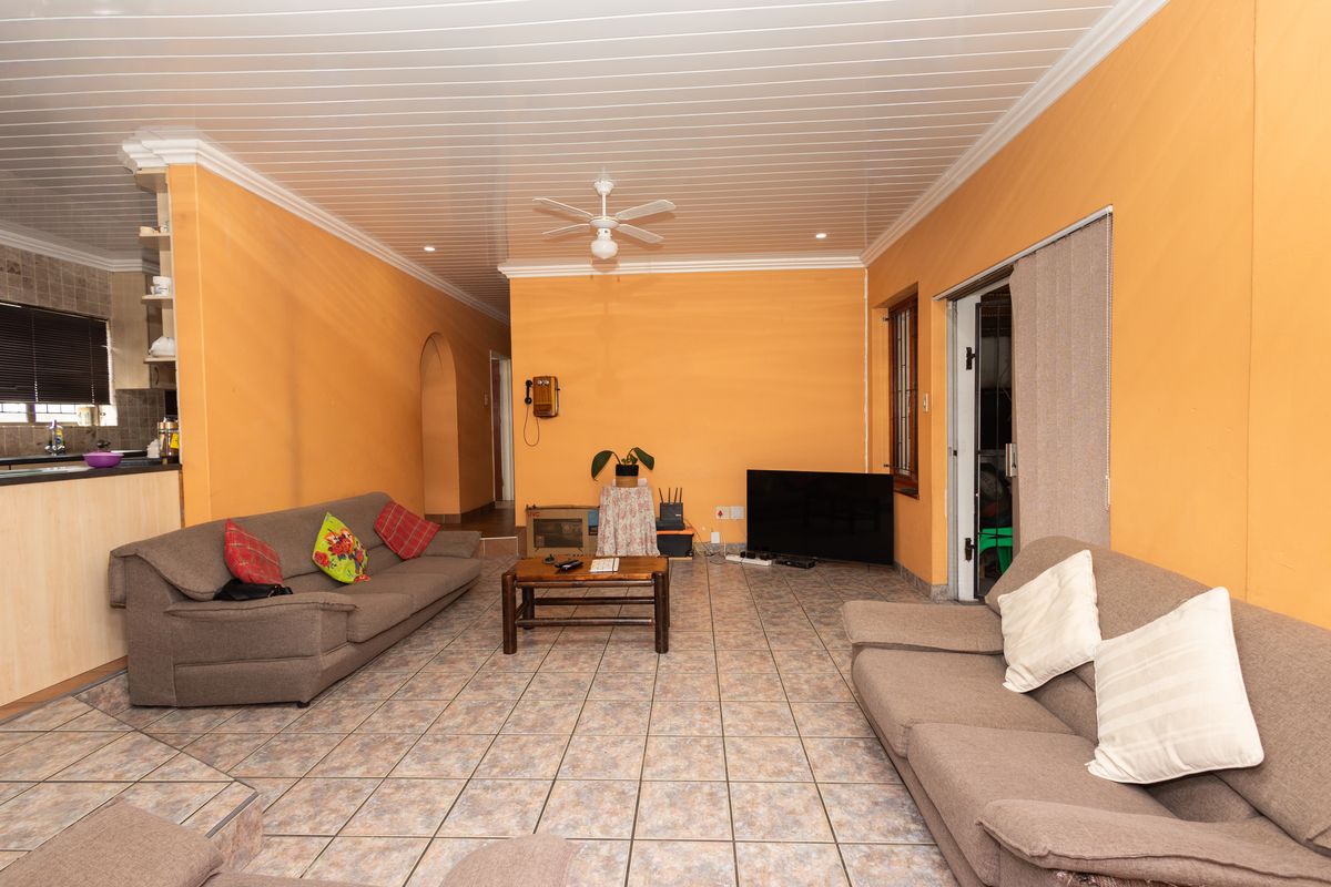 4-Bedroom Family Home for Sale in Riverton – Where Comfort Meets Space - Photo 2