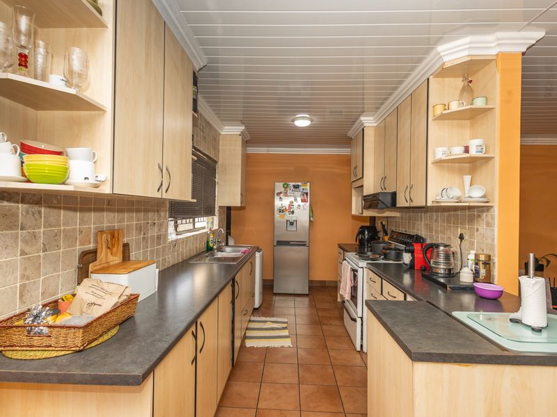 4-Bedroom Family Home for Sale in Riverton – Where Comfort Meets Space - Photo 3