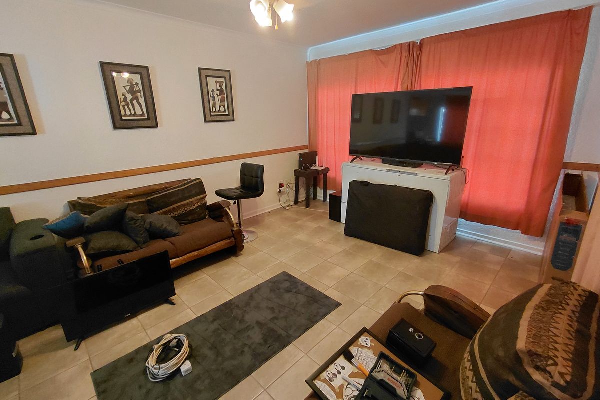Private face-brick townhouse, Doringkruin, Klerksdorp - Photo 5
