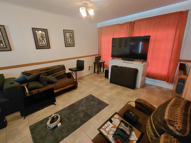 Private face-brick townhouse, Doringkruin, Klerksdorp - Photo 5