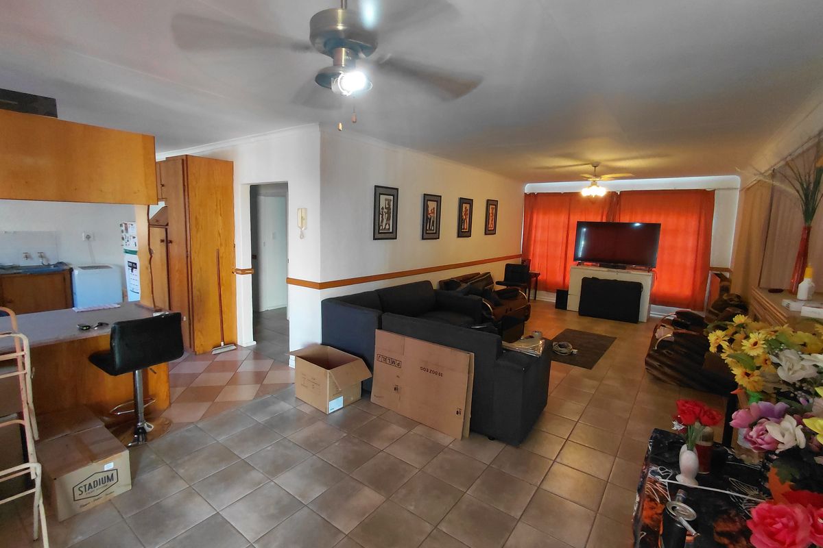 Private face-brick townhouse, Doringkruin, Klerksdorp - Photo 3