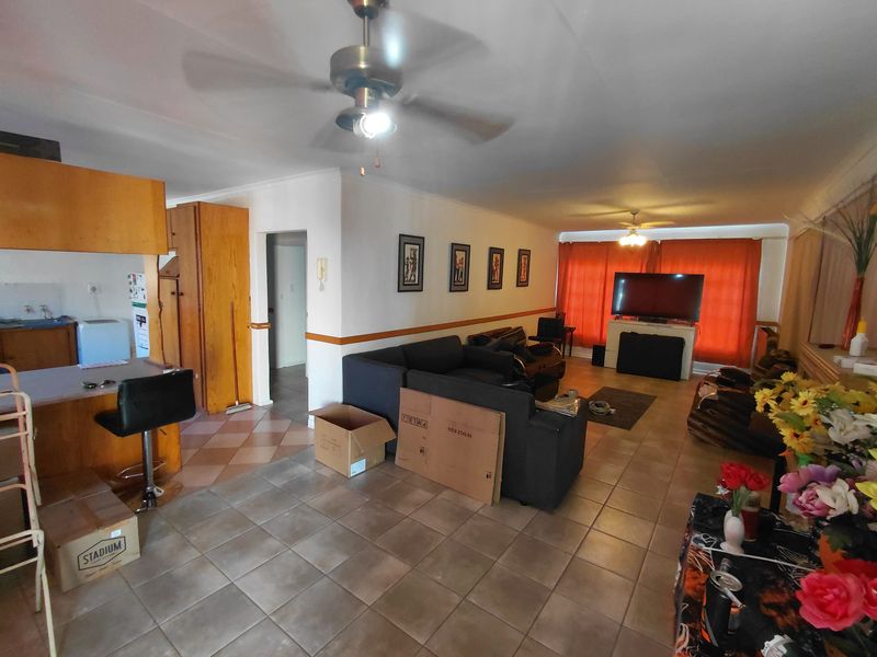 Private face-brick townhouse, Doringkruin, Klerksdorp - Photo 3