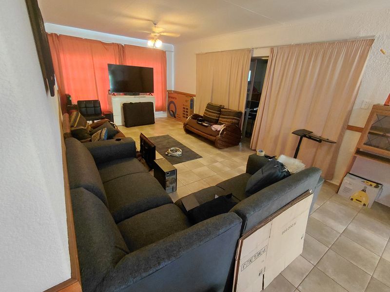 Private face-brick townhouse, Doringkruin, Klerksdorp - Photo 4