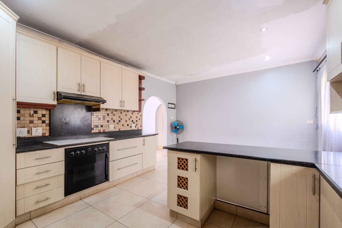 Family home to make your own - Photo 5