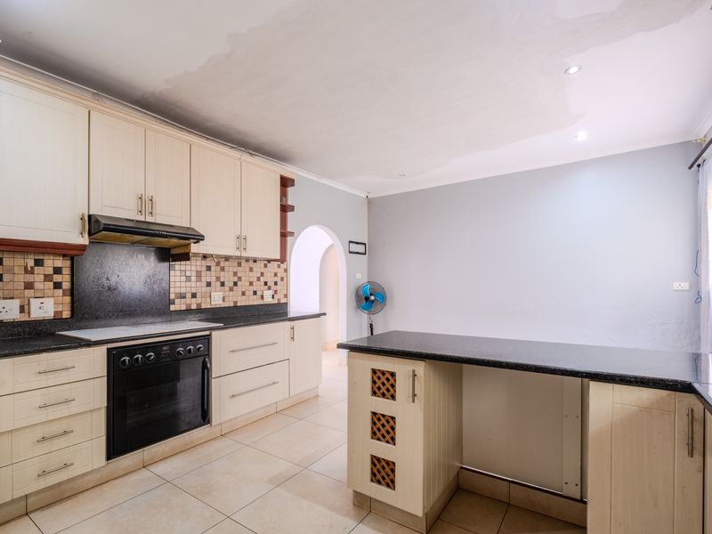 Family home to make your own - Photo 5