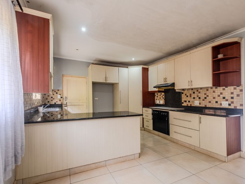 Family home to make your own - Photo 4