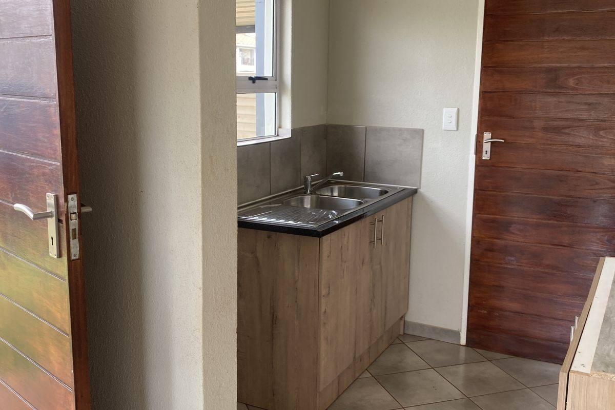 Peace of Mind Meets Modern Living – Brenthurst’s Hidden Gem - Photo 4