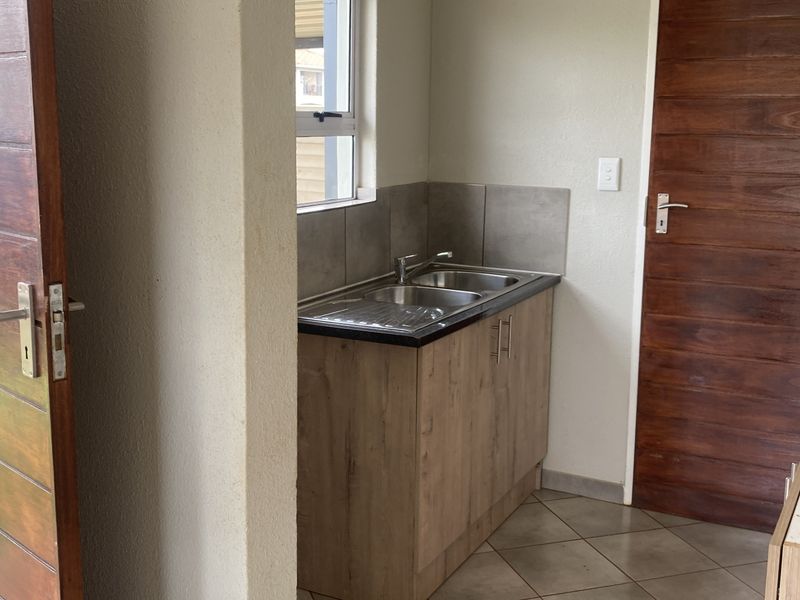 Peace of Mind Meets Modern Living – Brenthurst’s Hidden Gem - Photo 4