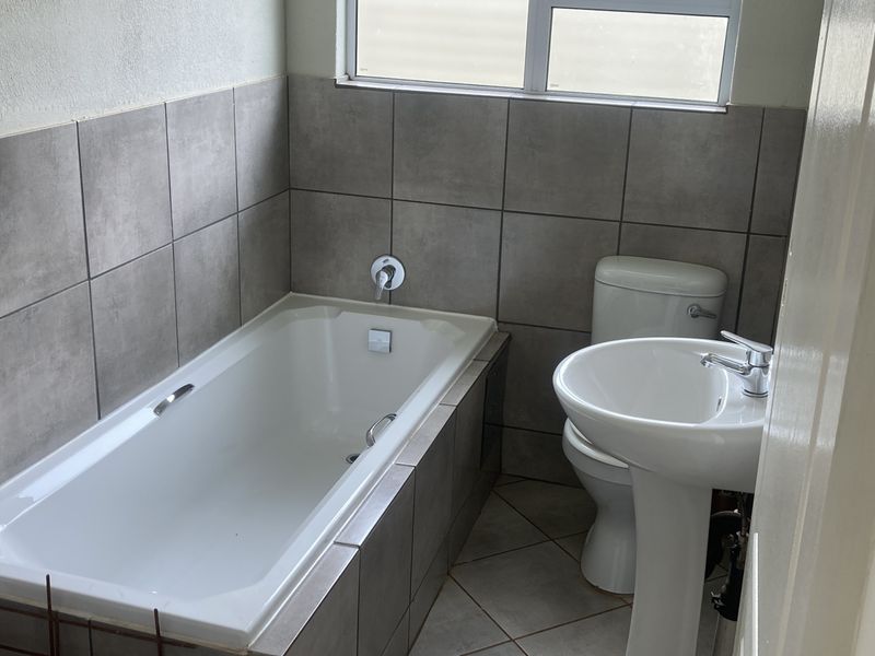 Peace of Mind Meets Modern Living – Brenthurst’s Hidden Gem - Photo 8